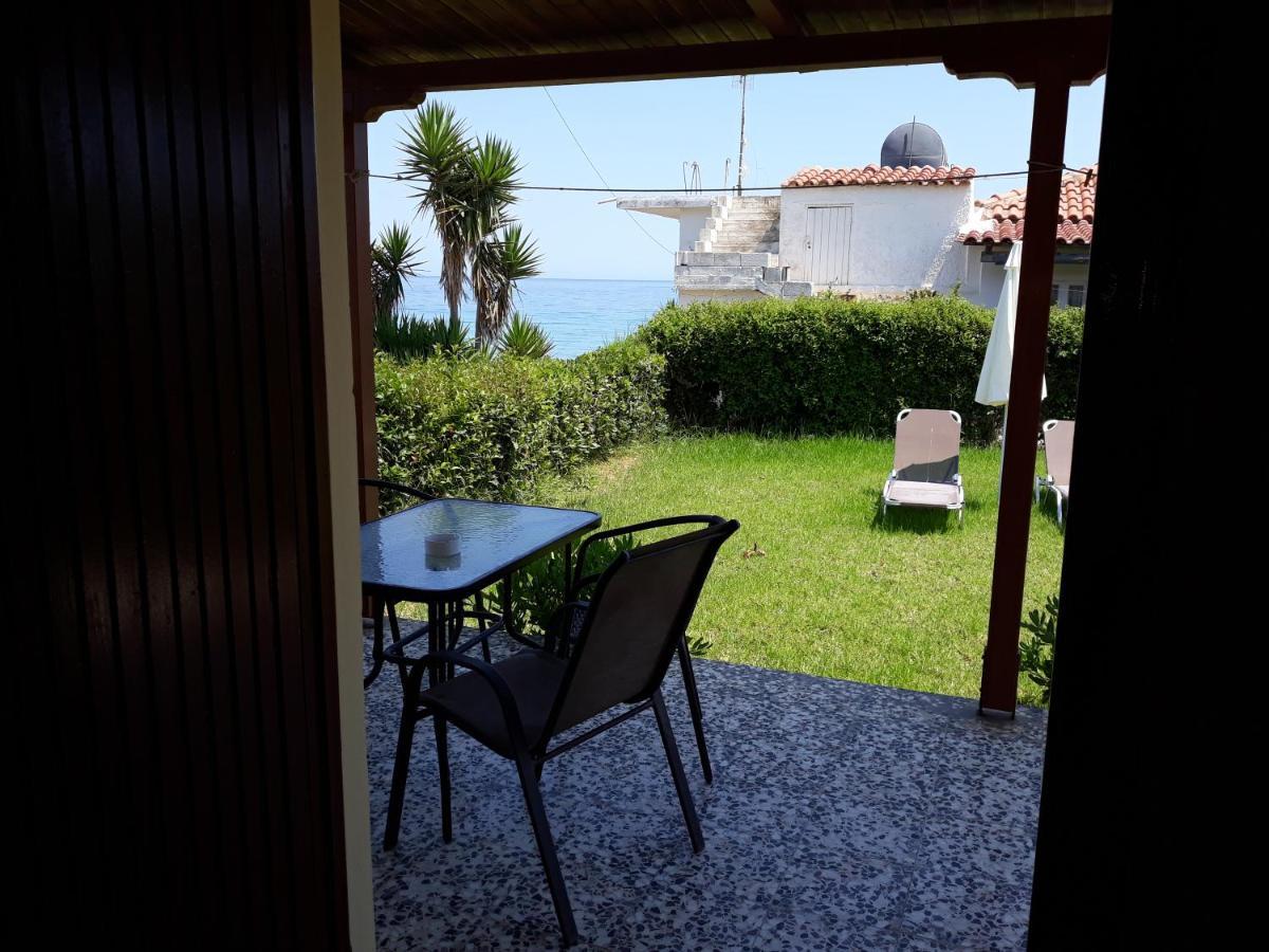 Beach Bungalows Kypseli Екстериор снимка